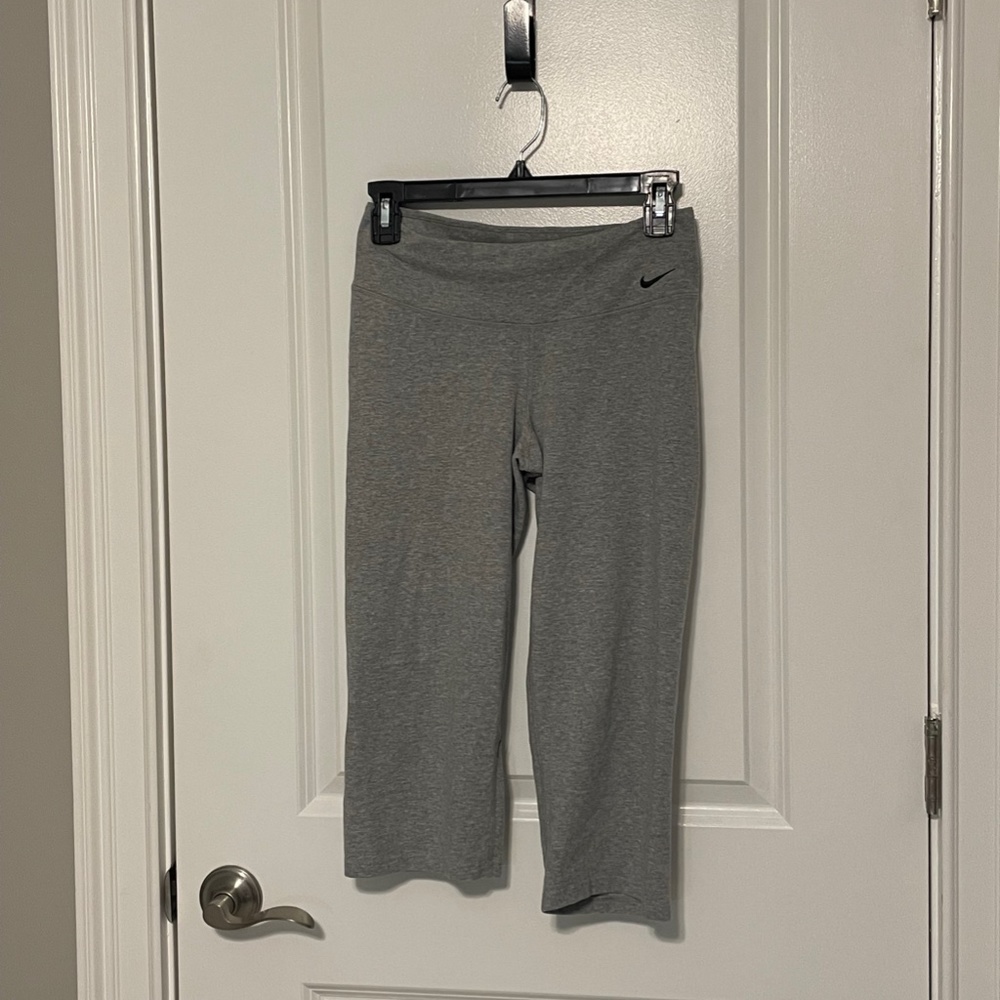 GUC light gray nike dry fit cropped yoga pants Size women's small